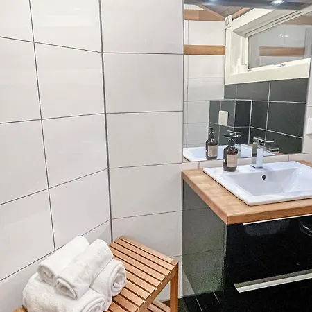 5 Bedroom Cozy In Feriehus *