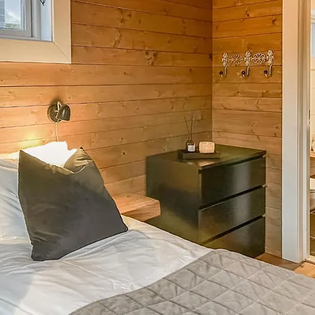 5 Bedroom Cozy In Feriehus