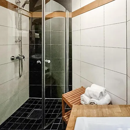 5 Bedroom Cozy In